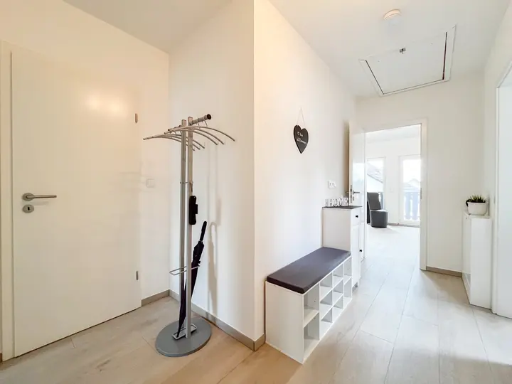 Eingangsbereich mit Garderobe und Schuhbank